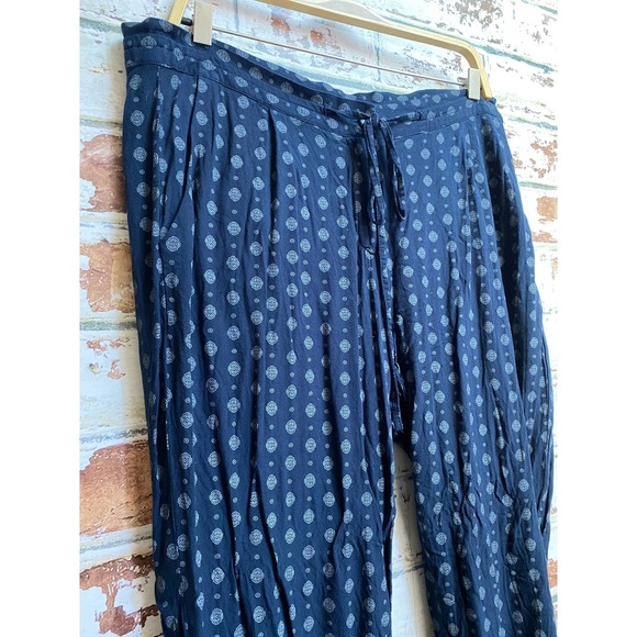 Rails Morgan Lightweight Printed Drawstring Waist Ankle Pants - Picture 4 of 9